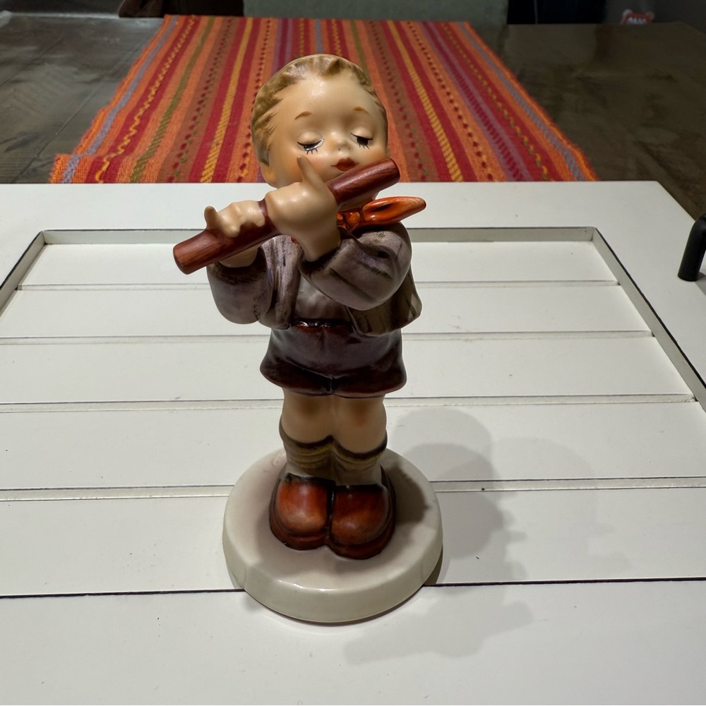 Goebel Hummel “Morning Concert” #447 Figurine TMK 6 signed in 1984. 5”